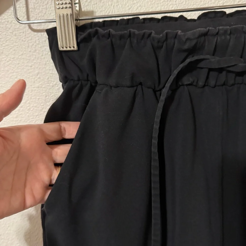Lululemon Stretch High-Rise Jogger Black Drawstring Pockets Workout Gym-2